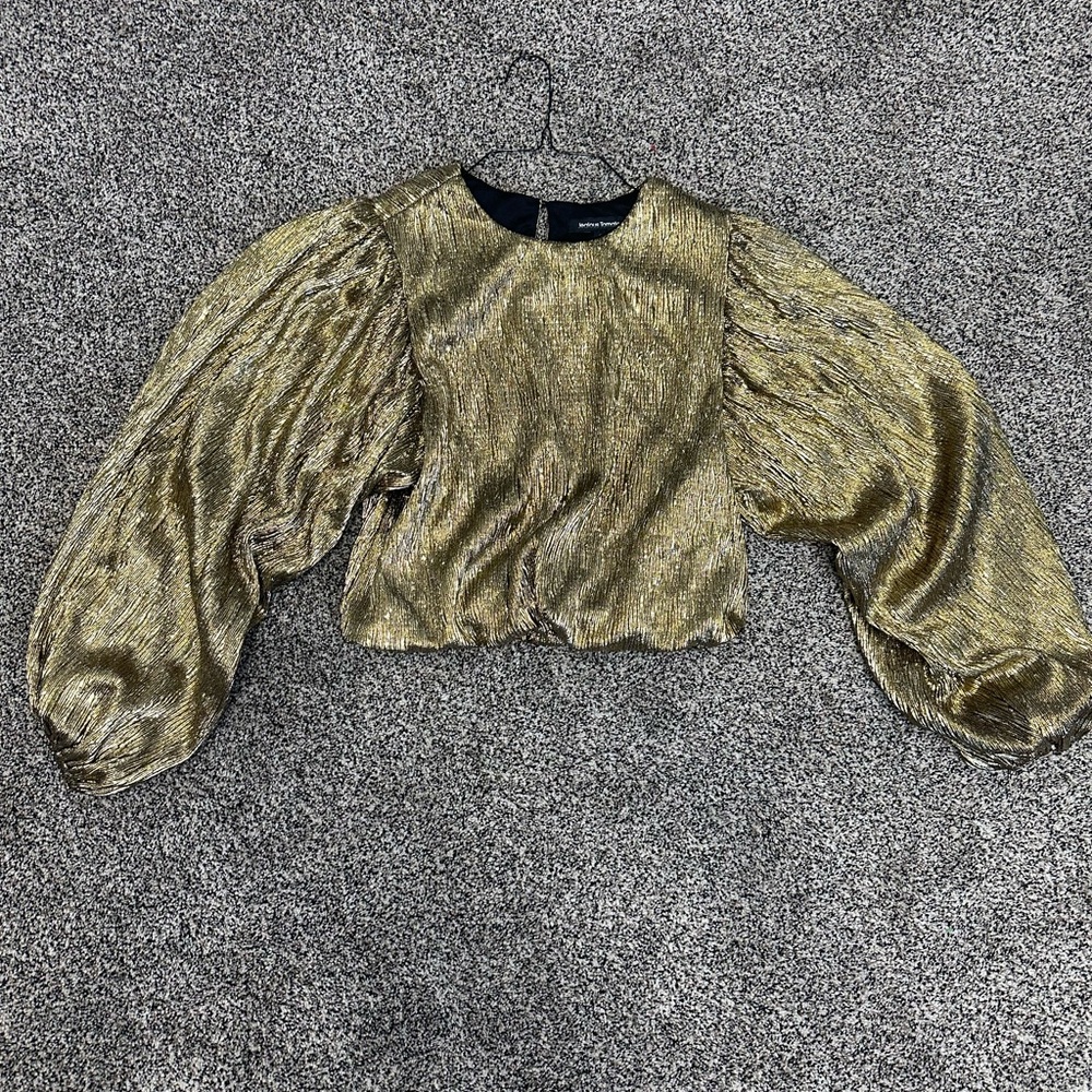 Long sleeve gold crop size small